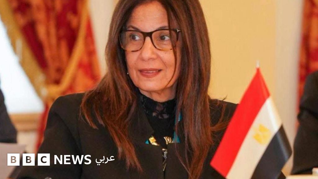 استقالة وزيرة الثقافة المصرية تثير جدلاً حول آليات اختيار الوزراء في مصر