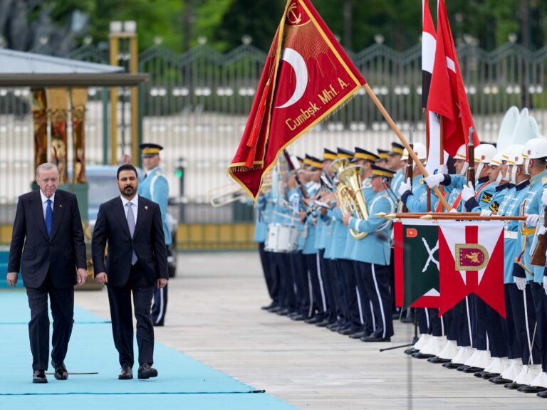 أردوغان يستقبل رئيس الوزراء العراقي علي الزيدي في أنقرة ويبحثان تعزيز التعاون الثنائي