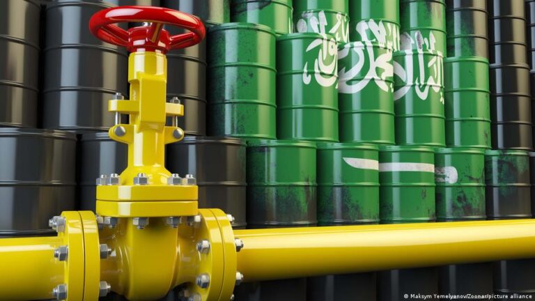 سباق لإنشاء خطوط أنابيب بديلة لتفادي أزمة إغلاق مضيق هرمز النفطية