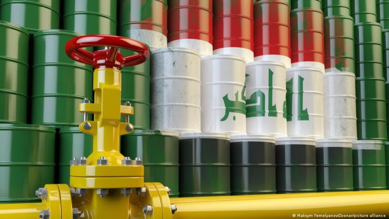 استئناف شحنات “دولار النفط” إلى العراق بعد توقفها لأشهر وسط توترات مع الولايات المتحدة