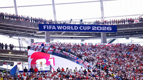 اكتشاف مشجع إنجليزي مفقود على طريقه لكأس العالم في إسبانيا دون علمه