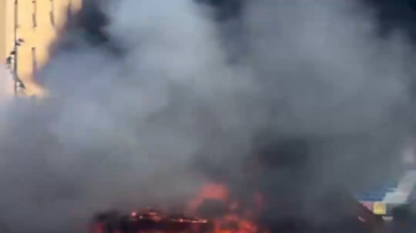 حريق هائل بميناء مرسيليا في فرنسا يغرق سفينتين ويصيب 9 أشخاص