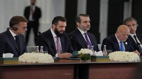 ماكرون يؤكد استمرار زيارته إلى دمشق رغم التفجيرين قرب مقر إقامته