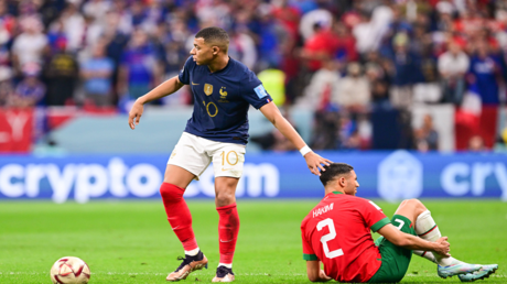 الفيفا يختار 5 حكام من نفس الدولة لقمة المغرب وفرنسا في كأس العالم