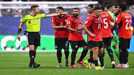 فيفا يعلن طاقم تحكيم قمة إنجلترا والنرويج في كأس العالم 2026 ويثير جدلاً واسعاً