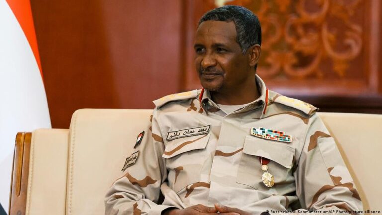 محكمة سودانية تصدر حكم إعدام غيابي بحق حميدتي وشقيقه بتهم إبادة جماعية وسط اتهامات أمريكية لدمشق بالأسلحة الكيميائية