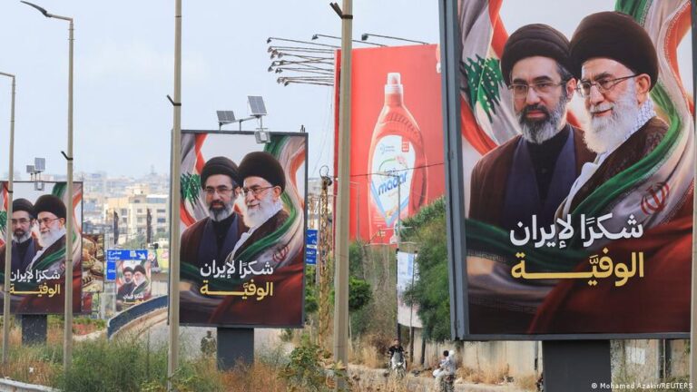 خامنئي يتوعد بالثأر لوالده وترامب يهدد إيران برد مدمر وسط توترات متصاعدة