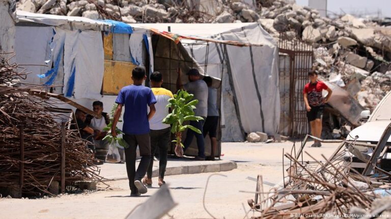 حماس وإعادة تشكيل السلطة في غزة: تنازل رمزي أم تحرك سياسي محسوب؟