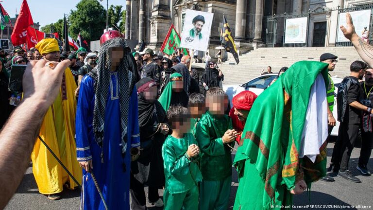 انتقادات بسبب تقييد أطفال في مسيرة عاشوراء ببرلين وتدخل الشرطة