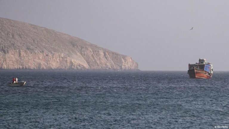 مبادرة عُمانية بدعم إقليمي لإدارة مضيق هرمز وتجنب التصعيد العسكري
