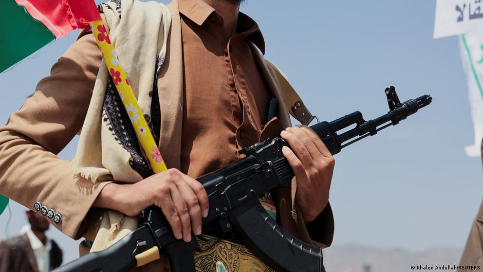 الحوثيون يستهدفون ناقلة نفط سعودية والرياض تعترض طائرات مسيّرة مستهدفة للمنشآت النفطية
