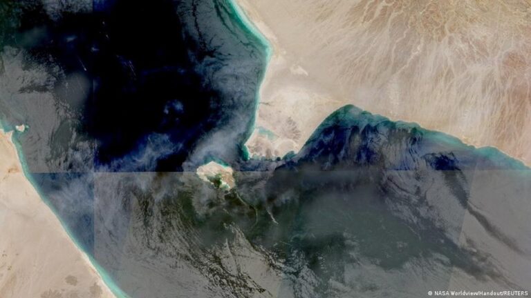 تراجع الملاحة في البحر الأحمر عقب هجوم الحوثيين على منشآت نفط سعودية