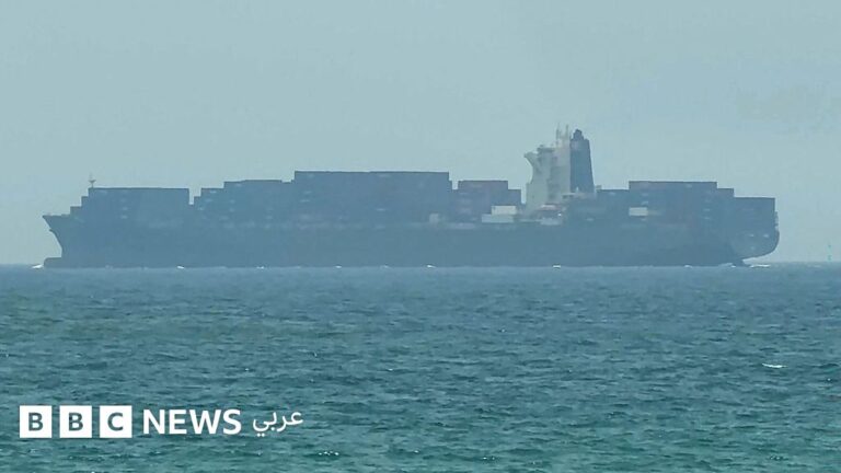 واشنطن تعيد فرض حصار بحري على مضيق هرمز وتشن ضربات جديدة على إيران
