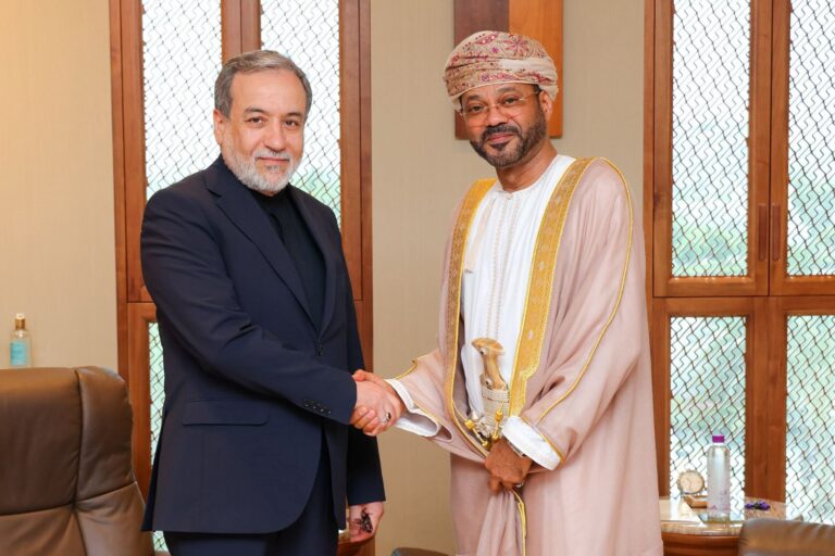 اتفاق عماني إيراني على استمرار المباحثات لترتيب الملاحة في مضيق هرمز