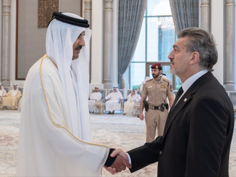 أمير قطر يستقبل المعزين في وفاة الأمير الوالد لليوم الثالث