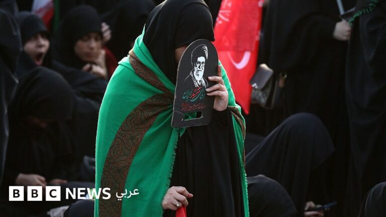 انطلاق موكب تشييع آية الله علي خامنئي من قم تمهيداً لنقله إلى العراق