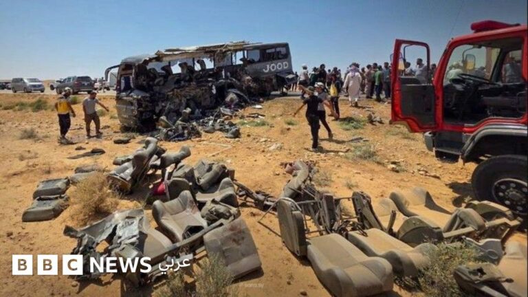 مصرع 35 وإصابة 30 بحادث تصادم حافلات على طريق دمشق–دير الزور في سوريا