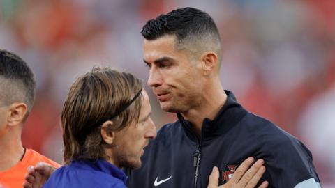 إسبانيا تتأهل إلى ثمن نهائي كأس العالم بعد فوزها على النمسا وتنتظر الفائز من البرتغال وكرواتيا