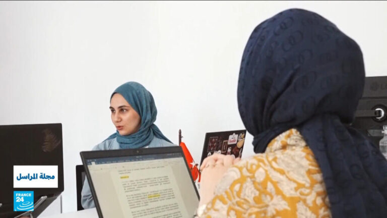 المرأة في سوق العمل: تحديات القوانين واجتياز الواقع الاجتماعي