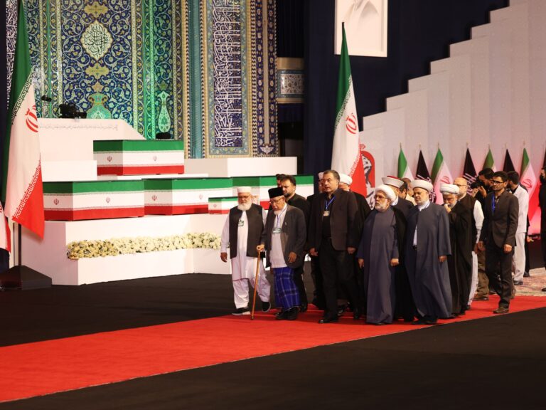 مراسم تشييع المرشد الإيراني علي خامنئي تستقطب حضورًا دوليًا وترقبًا واسعًا داخل طهران