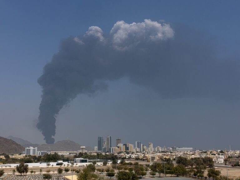 دول خليجية تعلن التصدي لهجمات صاروخية إيرانية وقطر تسجل إصابات