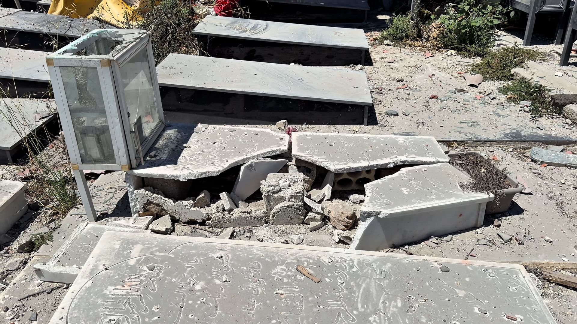 المقابر في جنوب لبنان بين ركام الحرب وآلام الذاكرة
