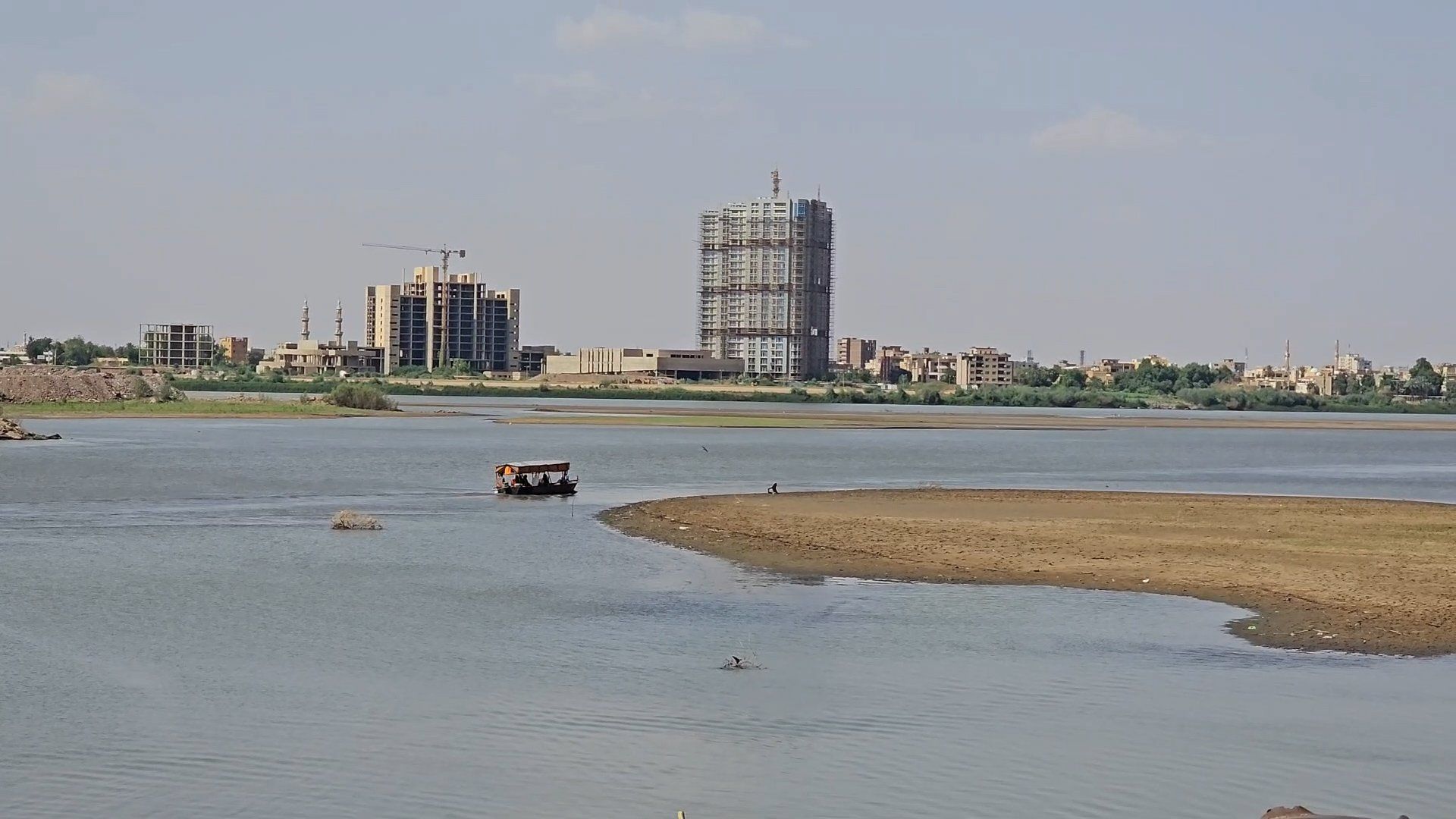 ضفاف النيل في الخرطوم تعود كمأوى للسودانيين بعد آثار الحرب