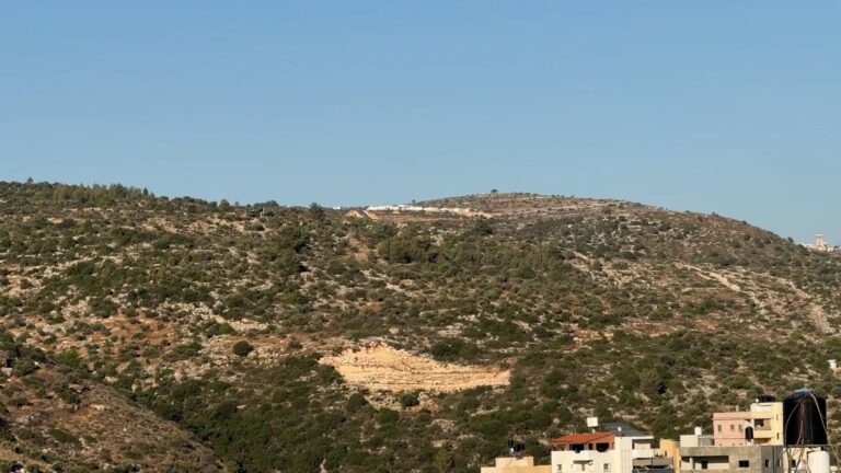 مستوطنون إسرائيليون يسممون بئر مزارع فلسطيني في رام الله واستهداف متصاعد لموارد الفلسطينيين
