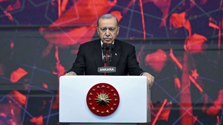 أردوغان يؤكد قوة تركيا في مواجهة التهديدات ويحيي ذكرى المحاولة الانقلابية 2016