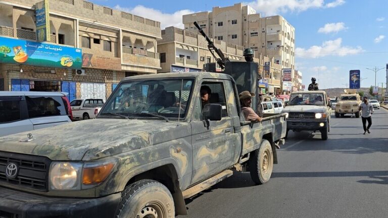 اليمن يتصاعد عسكرياً بين الحكومة المعترفة والحوثيين مع توعدات وتصعيد متبادل