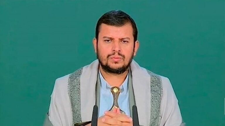 زعيم الحوثيين يهدد باستهداف المنشآت السعودية الحيوية في حال تصعيد النزاع
