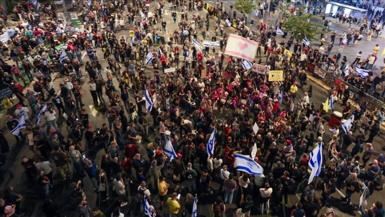 آلاف الإسرائيليين يتظاهرون في تل أبيب ضد حكومة نتنياهو ومطالبات بلجنة تحقيق في هجوم 7 أكتوبر
