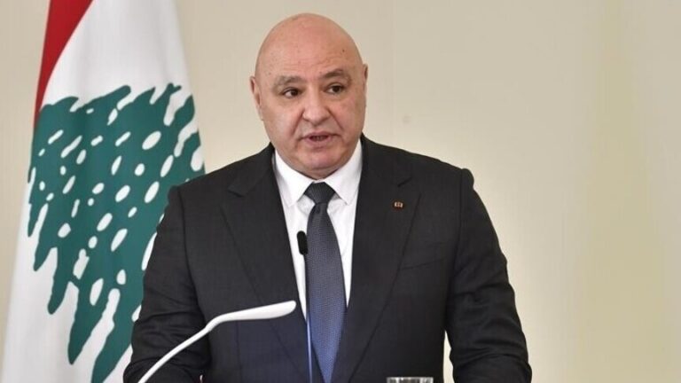 عون وماكرون يؤكدان ضرورة وقف الاعتداءات الإسرائيلية على جنوب لبنان