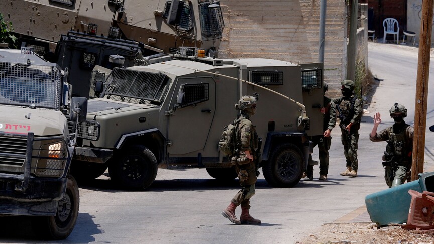 الجيش الإسرائيلي يصيب فلسطينياً بالرصاص و6 آخرين بالاختناق جنوب الضفة الغربية