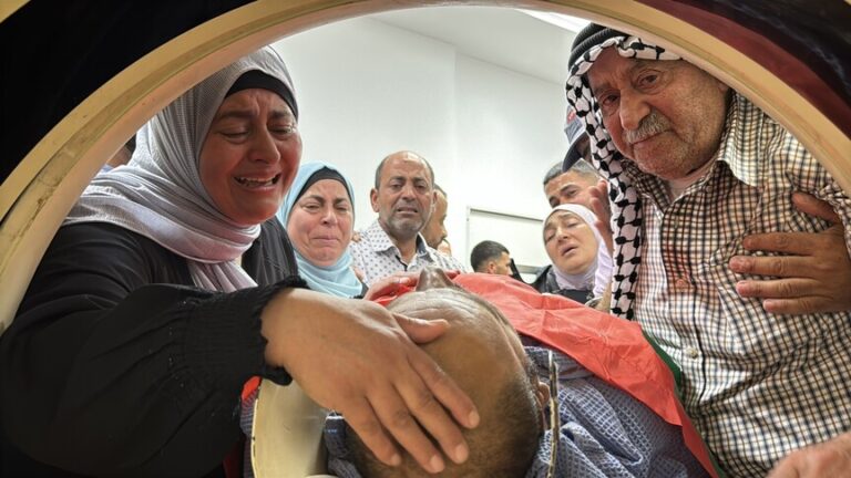 الضفة الغربية: تشييع جثماني فلسطينيين قُتلا برصاص الجيش الإسرائيلي في رام الله