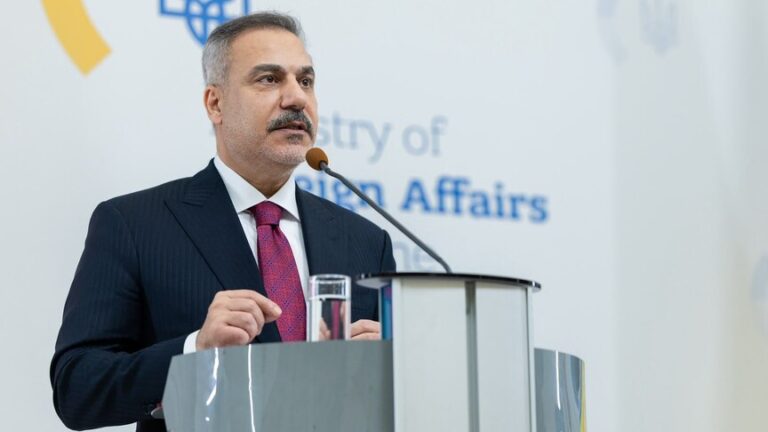 وزير الخارجية التركي يؤكد رفض تمدد الحرب الروسية الأوكرانية إلى البحر الأسود