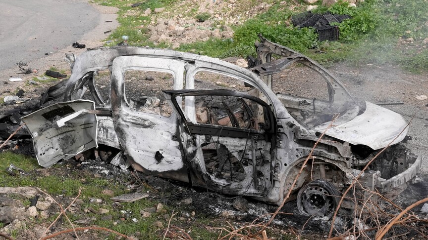 مستوطنون إسرائيليون يحرقون شاحنة فلسطينية في المنطقة الصناعية ببلدة بيتا بالضفة الغربية