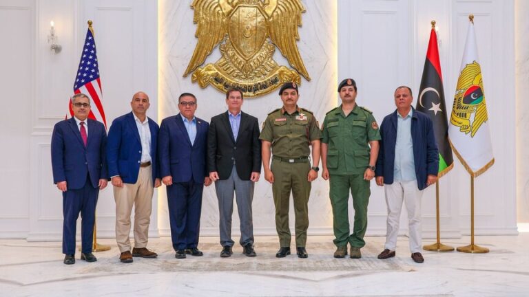 ليبيا.. صدام وخالد حفتر يبحثان مع وفد أمريكي توحيد الجيش وتعزيز التعاون الدفاعي