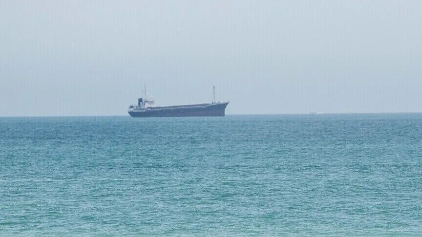 بعثة الاتحاد الأوروبي “أسبيدس” تحذّر من عواقب بيئية جراء استهداف ناقلات النفط في البحر الأحمر