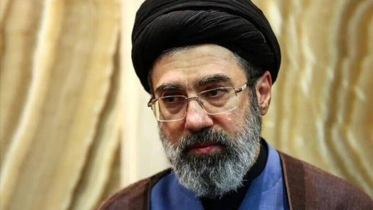 مجتبى خامنئي يتوعد بالانتقام لمقتل والده المرشد علي خامنئي