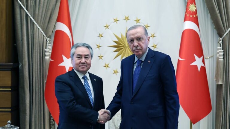 الرئيس أردوغان يستقبل وزير خارجية قرغيزستان في أنقرة