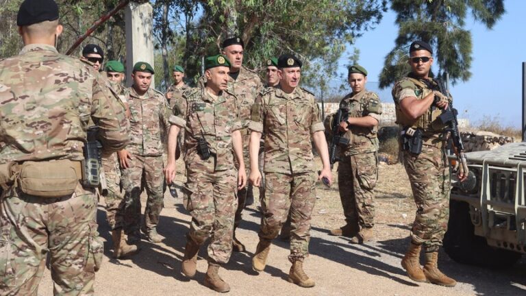 قائد الجيش اللبناني يتفقد زوطر الغربية بعد انسحاب القوات الإسرائيلية ضمن اتفاق صيغة الإطار