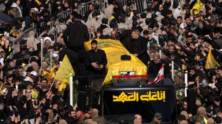 حزب الله يشيع 44 مقاتلاً قضوا في قصف ومواجهات مع إسرائيل جنوب لبنان