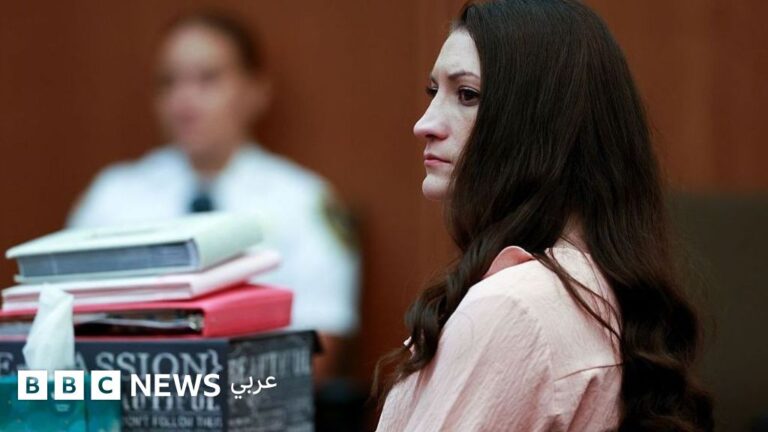 محاكمة ليندسي كلانسي: جلسات استماع حول قتل الأطفال الثلاثة ودفع بالجنون النفسي في الولايات المتحدة