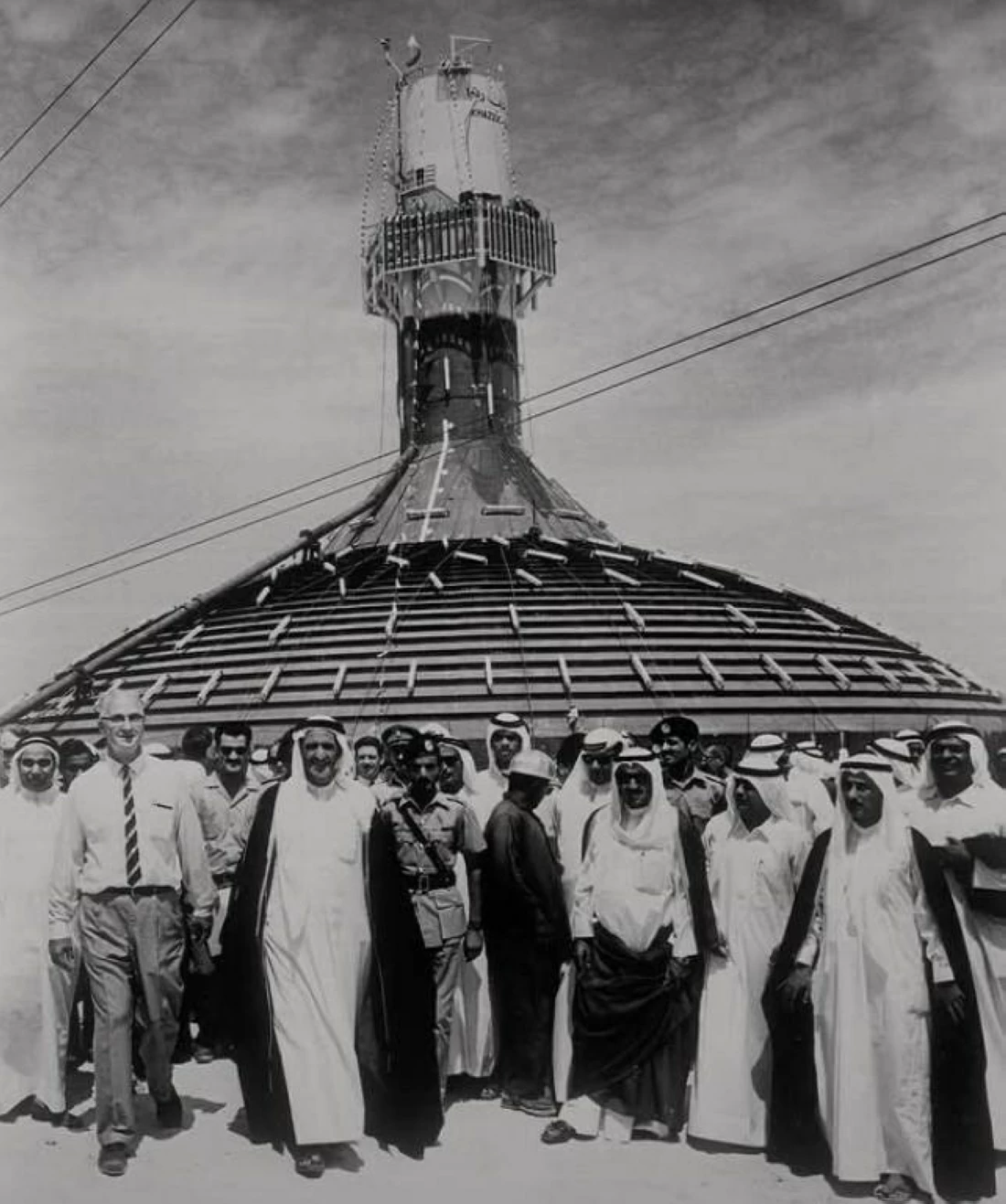 دبي تدشن أول خزان نفطي عائم في العالم عام 1969