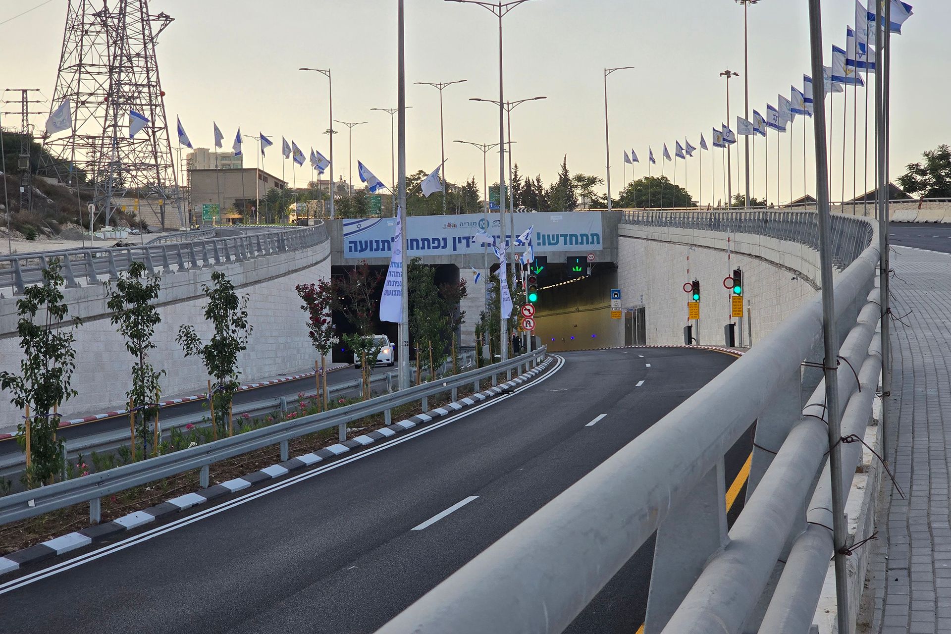 أدوات الاحتلال الإسرائيلي لخنق القدس وتغيير جغرافيتها وديموغرافيتها