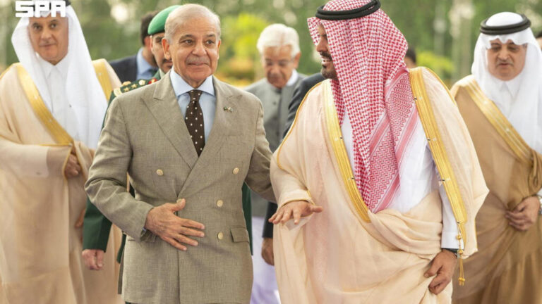 السعودية وتركيا وباكستان توقع اتفاقية دفاعية مشتركة في جدة وسط توترات إقليمية