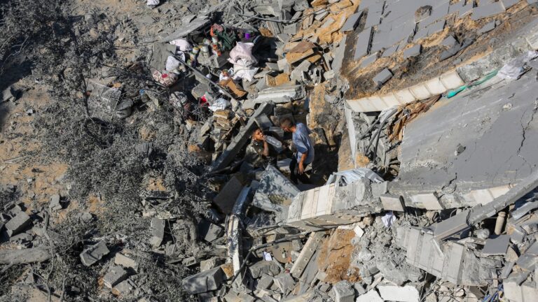 الصحة الفلسطينية: استهداف إسرائيلي يدمّر مستلزمّات طبية حيوية في مستشفى بغزة