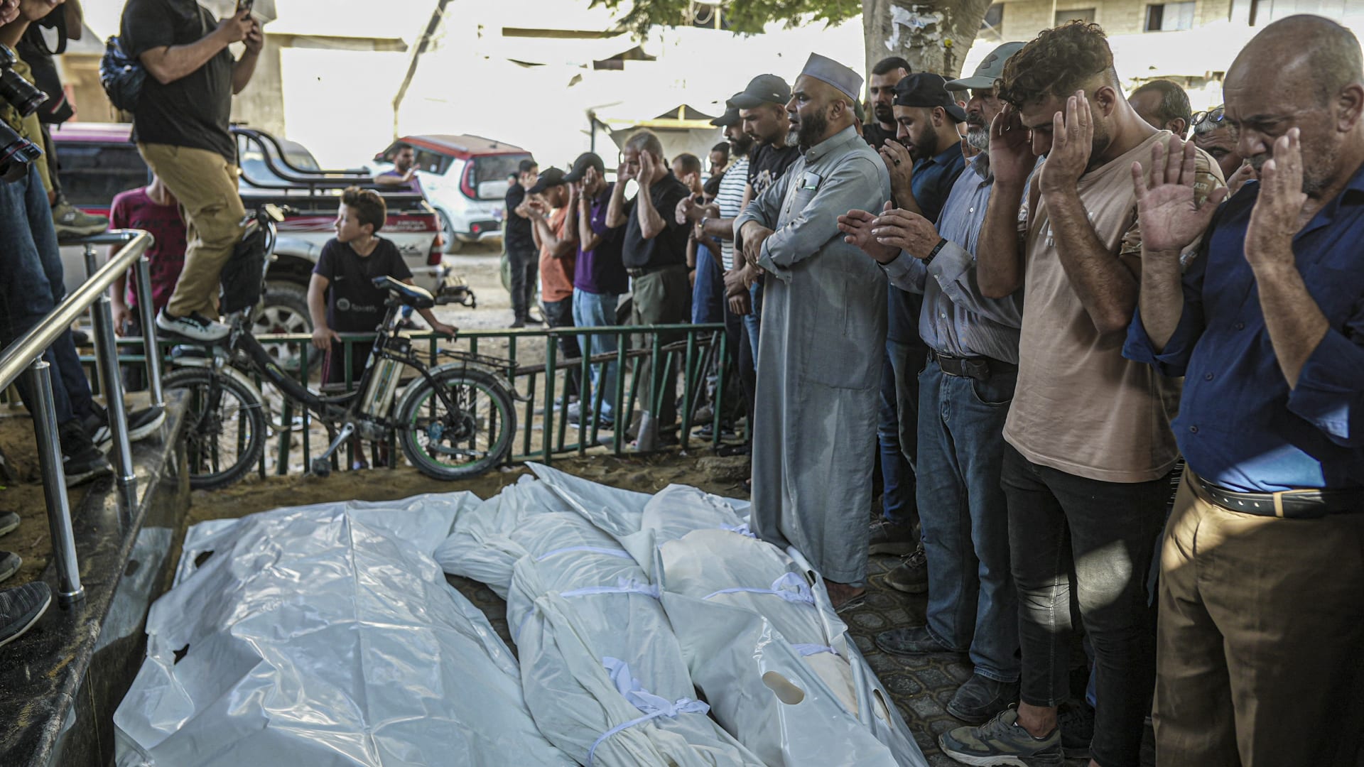 رد إسرائيل على خطة ترامب للسلام في غزة: صمت نتنياهو مع شن غارات جوية