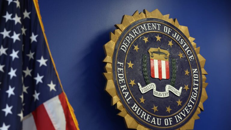 اتهام عميل في FBI بسرقة نحو مليون دولار من العملات المشفرة